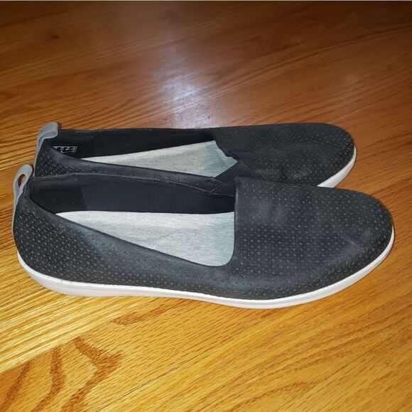 Clarks Cloudsteppers Black leather Slip-On Flats - Picture 1 of 7